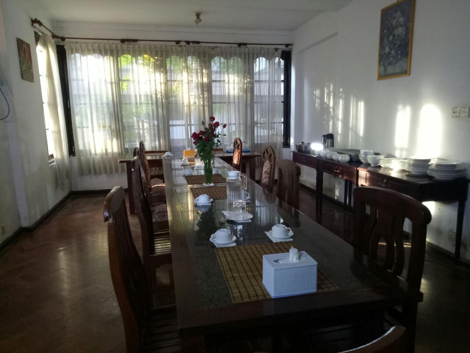 Airport Inn Gyogon Екстер'єр фото