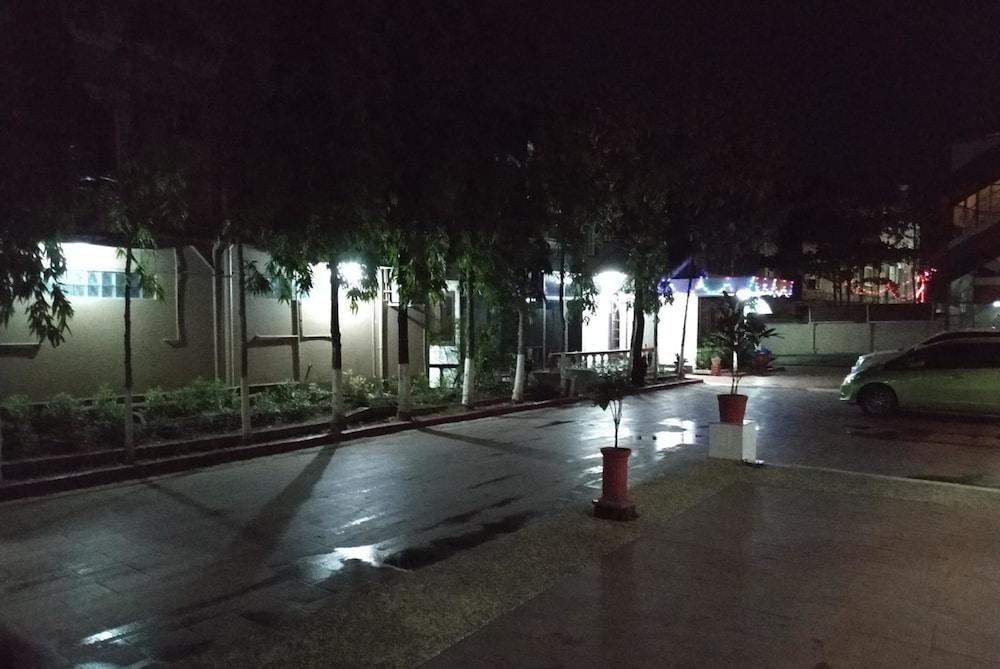 Airport Inn Gyogon Екстер'єр фото