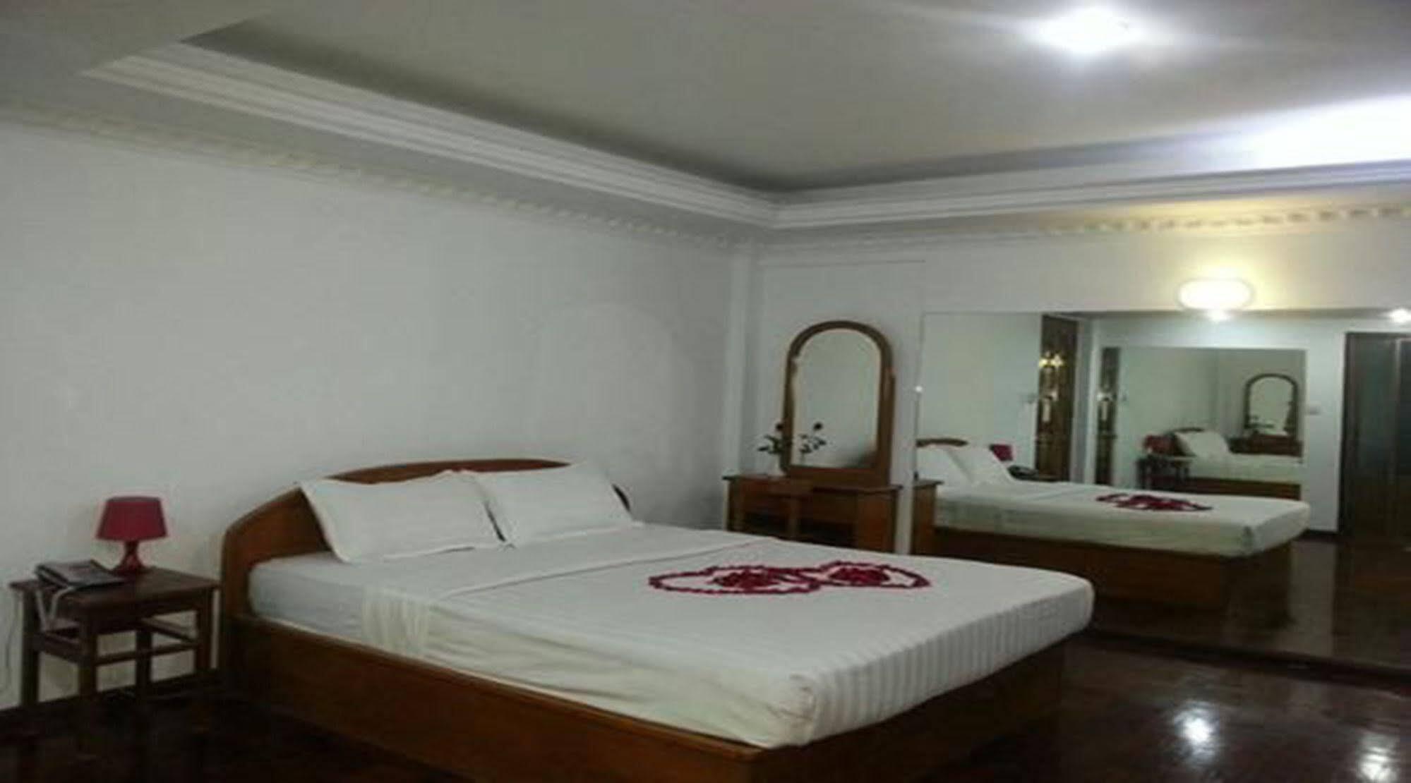 Airport Inn Gyogon Екстер'єр фото