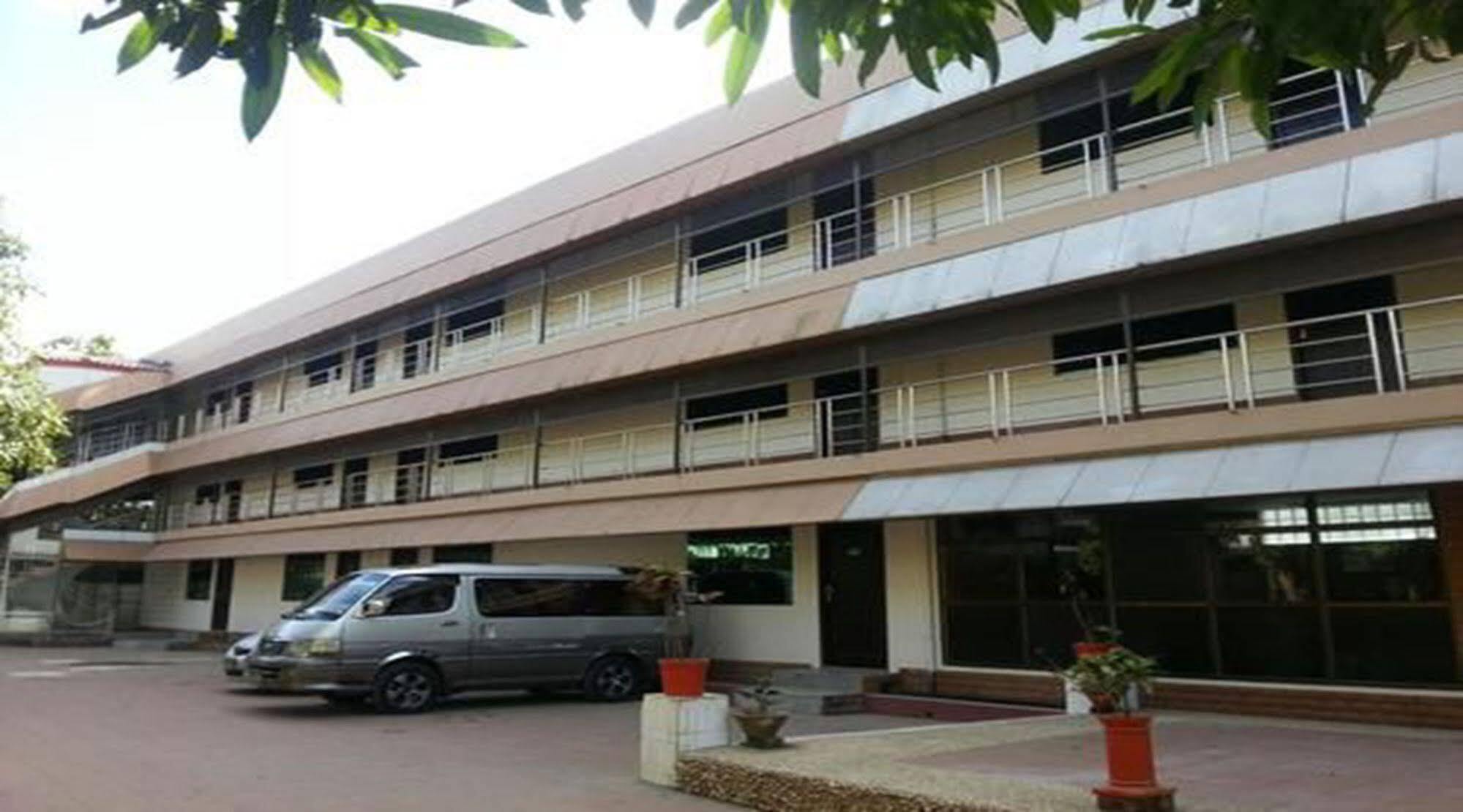 Airport Inn Gyogon Екстер'єр фото
